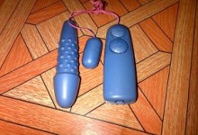 Alat-Bantu-Sex-Wanita-Vibrator-Capsul-Penggeli-Double-Untuk-Vagina-Dan-Anus-Getar-Electric-300×225.jpg